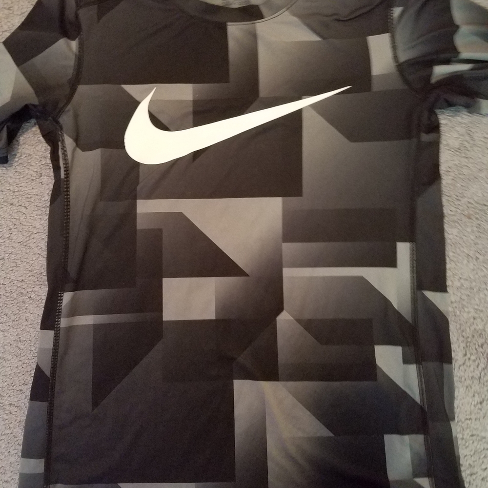 Nike dri-fit shirt and shorts outfit size large youth